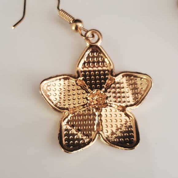 Pink Petal Flower Dangle Earrings Gold Tone Pink Pearly Enamel Romantic Plumeria - Picture 3 of 6